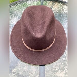 Vintage Country Gentleman Wilton Brown Wool Hat
Wide Brim USA Fedora